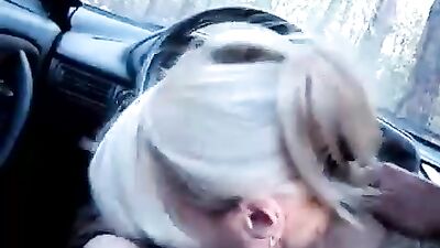 Вывез в лес мамку своего одноклассника для того что бы она обработала мой хуй