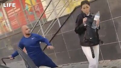 Отхлестал девушек ремнём за "шумное поведение"