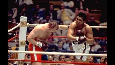 Мохаммед Али vs. Чак Уэпнер