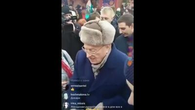 Жириновский сжалившись над холопами и крепостными раздал по косарику на Красной площади