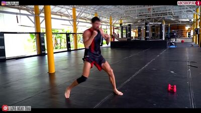 Тренировка нокаутирующего удара с Виталий Дунец. Как увеличить силу и скорость удара в Муай Тай. nhtybhjdrf yjrfenbhe.otuj elfhf