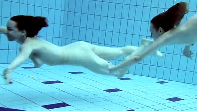 Анна Нетребко(anna Netrebko) и Лада Полещук(lada Poleshuk) "подводные" лесбиянки