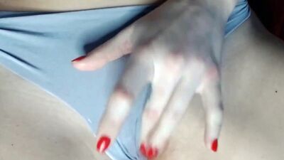 Киска кончила в трусики в видео от первого лица