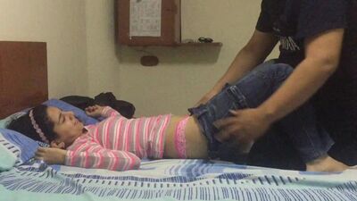 Первое видео 18- летней девушки с окончанием на лицо