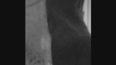 Голая Роуз Макгоун танцует