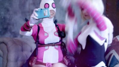 Spider-Gwen and Gwenpool photoshoot backstage