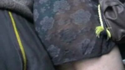 Лапает в автобусе