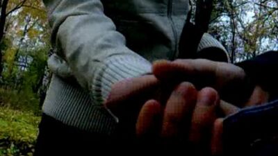 Прохожая подрочила пацану