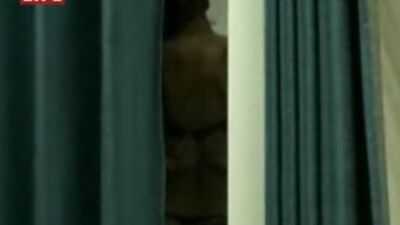 Анна Седокова голая в кабинке для переодевания