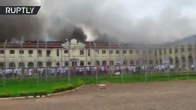 Заключённые сбежали из бразильской тюрьмы во время пожара