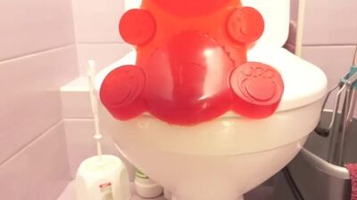 ЖЕЛЕЙНЫЙ МЕДВЕДЬ ВАЛЕРА ГОВОРИТ ПРО ФОНДЮ. Познаватель Видео)