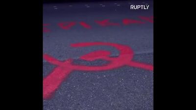 В Греции, местные жгут флаг Гринго, в протест, ударов по Сирии, силами США.