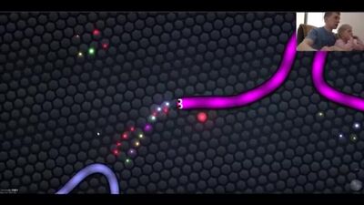 Slither.io - Мультяшная игра про Червяка! #2. Канал Family BOX наш НОВЫЙ РЕКОРД в СЛИЗЕРИО