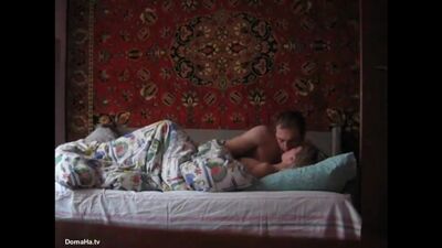 Минет и секс под одеялом, куни обычной советской семьи ( hd 720 домашнее поза 69 грязное развратное порно любители секса минет в