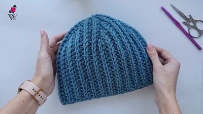 Шапка бини крючком