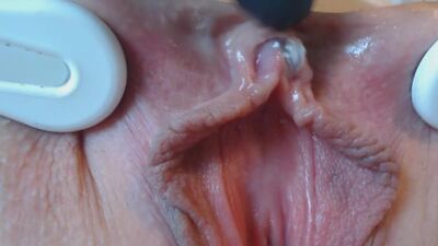 Pizda_krupnym_planom_hd_stimulyaciya_klitora_masturbaciya_kiski_porno_erotika_devushka_shlikaet_shkura_terebit_pisyu.720[embedy.