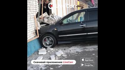 Женщина на авто снесла полдома в Комсомольске-на-Амуре