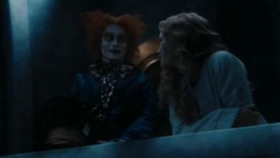 Что общего у ворона и письменного стола?