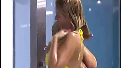 CFNM shower (Portugal)