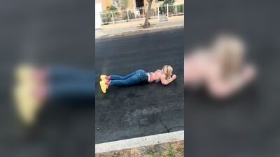 Natasha Bingingfield - круг трясет задницей