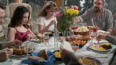 Gwen Summers - спутанная дрочка ногами