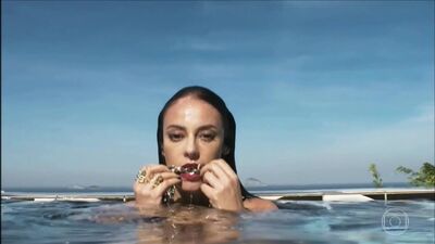 Paolla Oliveira Mostrando a Bunda Gostosa.