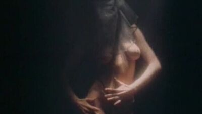 Екатерина Семенова голая в фильме "Грешница в маске" (1993)