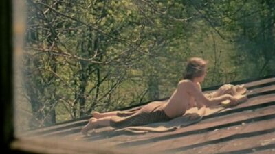 Жанна Болотова голая в фильме "Подранки" (1977, Николай Губенко)