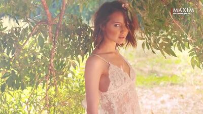 Актриса Юлия Хлынина из фильма «Дуэлянт» — жаркое видео!