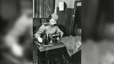 Актриса Юлия Черепнина