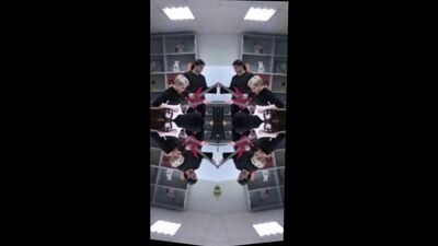 Брайан Мэй и Джон Дикон на разминке перед выступлением на вембли