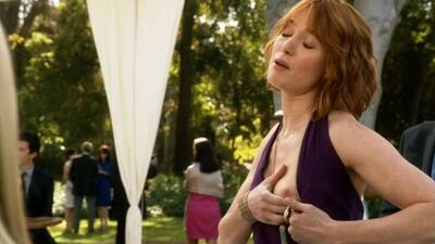 Алисии Уитт (Alicia Witt) голая в сериале "Обитель лжи" (House of Lies, 2015) - Сезон 4 / Серия 5 (s04e05)