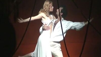 Алла Юганова голая в спектакле "Юнона и Авось" (2007, Марк Захаров)