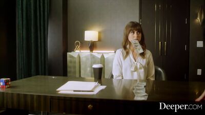 Глубже. maitland обучает секретаршу Riley служить своему боссу