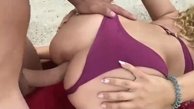 Анал на берегу моря [(Секс Порно МЖМ Домашнее Порево Трахает Попка Сиськи)