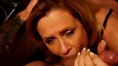 Милфа любит говорить грязно во время траха