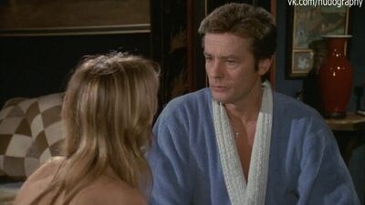 Анн Парийо (Anne Parillaud) голая в фильме "Неукротимый" (Le battant, 1982, Ален Делон, Робин Дэвис)