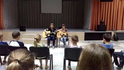 Аполлинария Шрамкова и Алиса Лебедева "Рыжий цвет Солнца" (К. Маев, Orange House)