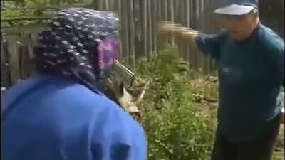 Бабка с дедом ругаются