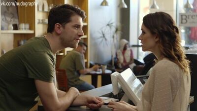 Без лифчика на работе - Эшлинн Йенни (Ashlynn Yennie) в сериале "Подчинение" (Submission, 2016) - Сезон 1 / Серия 4 (s01e04)