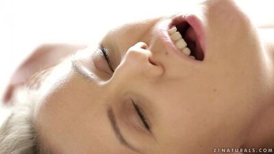 Блондинку красотко нежно трахает парень Vanessa красивый секс русское порно Real_Public (секс,русское,минет,анал, порно видео в