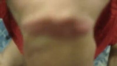 Красивая казахская женщина сосет хуй друга, и они снимают видео