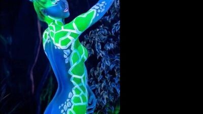 Бодиарт на телах красивых девушек (18+)