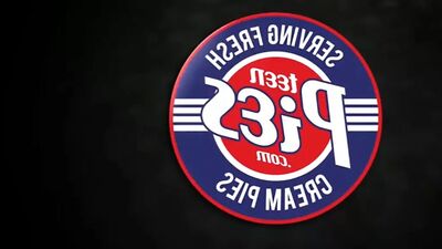 Я трахнул жену моего друга и зашел внутрь ее киски