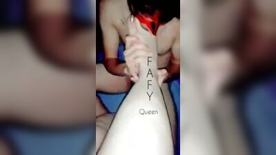 Моя собака сосет мои ступни и мои ступни на его пенисе