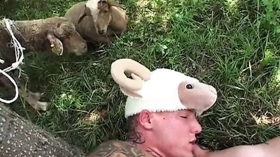 Горячая бабушка в Венгрии обожает огромный молодой член - том 01