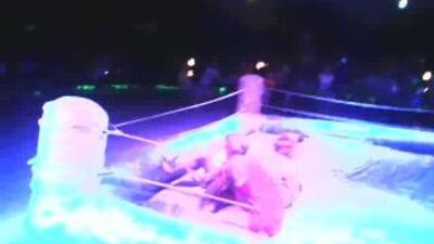 Бои на раздевание. прибрежное. Женские бои в грязи 2013