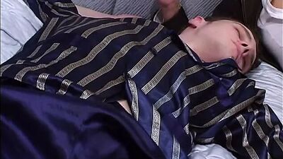 Русская тетя соблазняет племянника во время отдыха