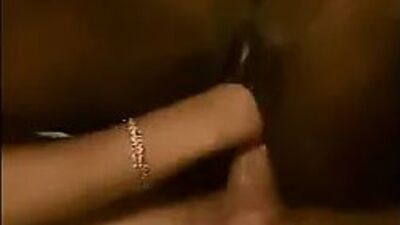 Африканка в старой школе, групповой трах-фистинг и анальное развлечение