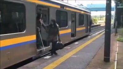 Японская мама-дочка ведет дом нижних М80